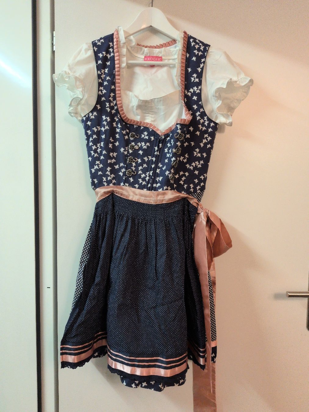 Krüger Robes: Dirndl mit Bluse von Krüger – D'occasion à Untersiggenthal par Naomi4