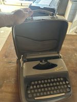 Libelle Reiseschreibmaschine mit Koffer – Vintage Schreibmas