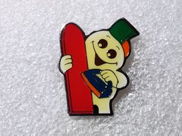 Ansteckpin 38: Maga Bio