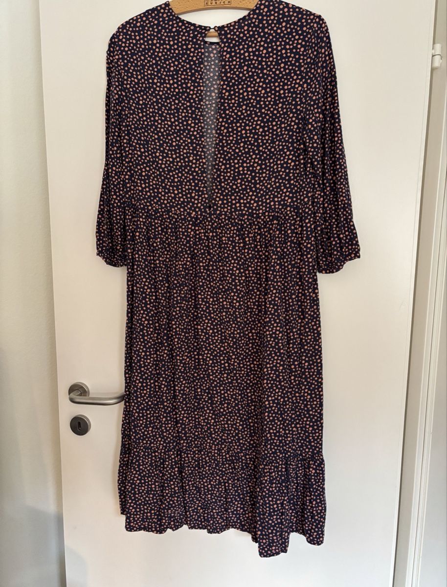 Kleider: EDITED Midi Kleid Pünktli-Muster Gr. 40 – Gebraucht aus Biel-Benken BL von frauvomfluss 1