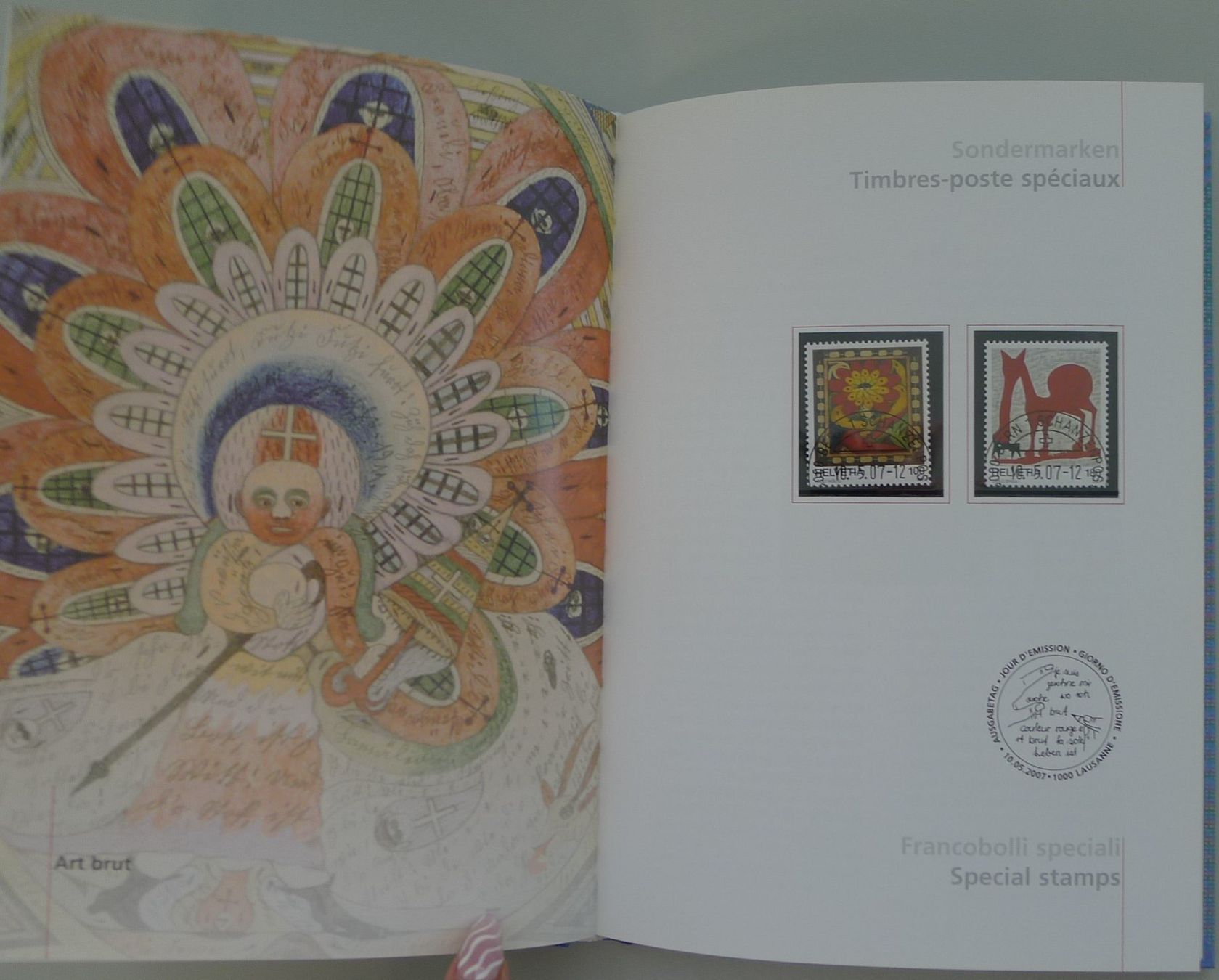 Tutti i francobolli: 2007: Jahresbuch mit Ersttags-Halbmond-Stempeln. – Usato da Sursee venduto da Luzernerraute 3