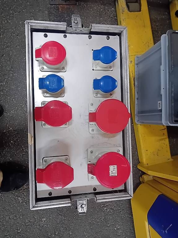 Elettrotecnica: Elektroverteiler bis 125 A – Usato da Stein am Rhein venduto da Vinosanto 4