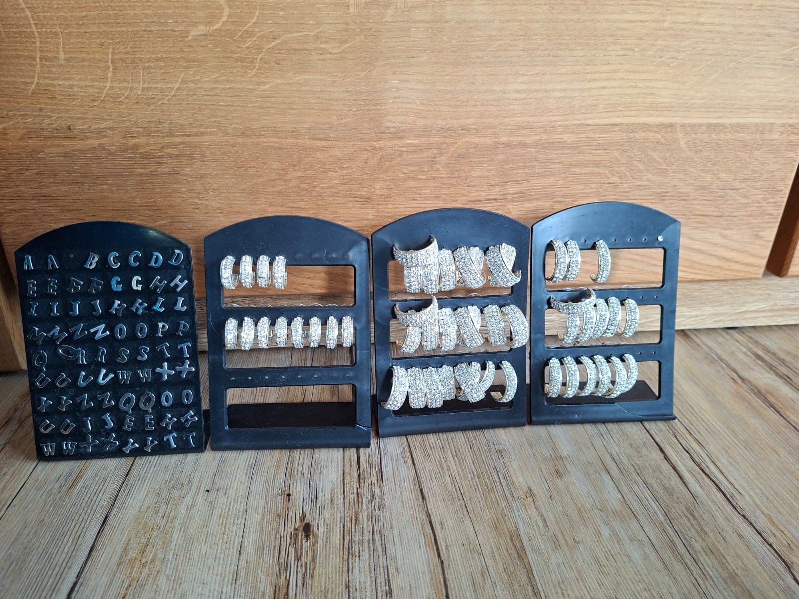 Altri gioielli: Modeschmuck-Set: Ohrringe & Buchstaben – Nuovo (secondo la descrizione) da Lyss venduto da van_td8t