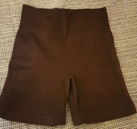 Shorts sportivi marroni a vita alta