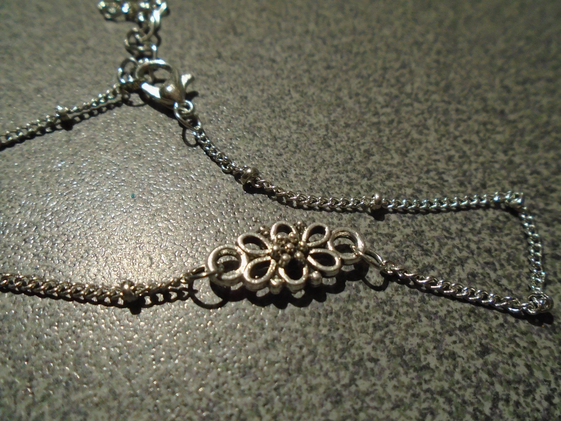 Bracciali & Braccialetti: Armband, silberfarbig, Blume – Nuovo e nell'imballaggio originale da Zürich venduto da abraxas1291 1