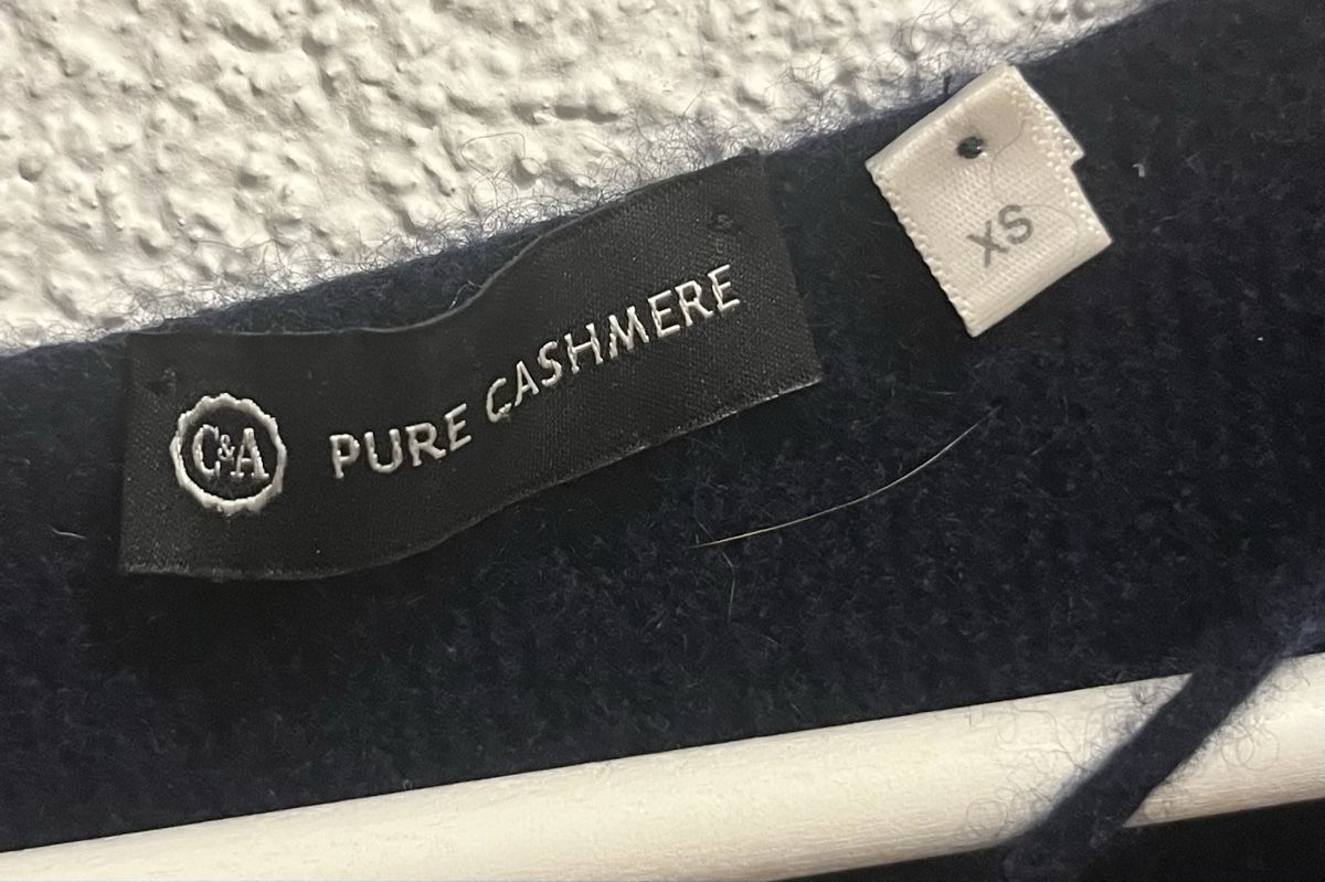 C&A Maglioni & Felpe: 100% Kaschmir Pullover dunkelblau Grösse S – Usato da Stalden VS venduto da Beigeballerina 1