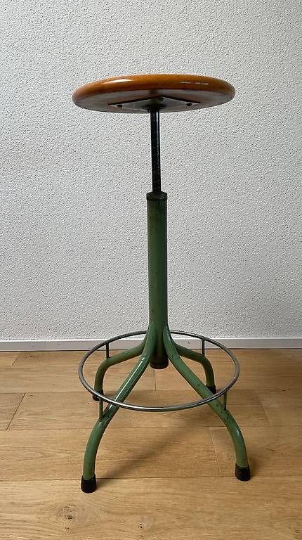 Sgabelli: Atelierhocker, Werkstatthocker, Industriehocker, Hocker – Usato da Aarburg venduto da Sazhe 2