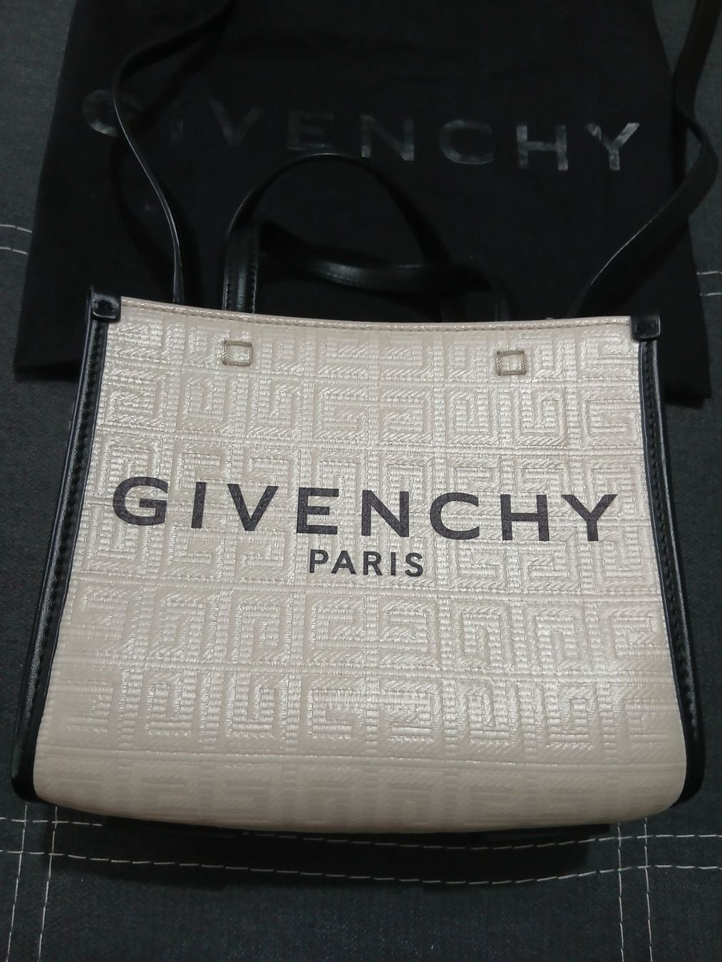 Givenchy Sacs femmes: GIVENCHY mini G tote bag – D'occasion à Le Grand-Saconnex par Rgt87