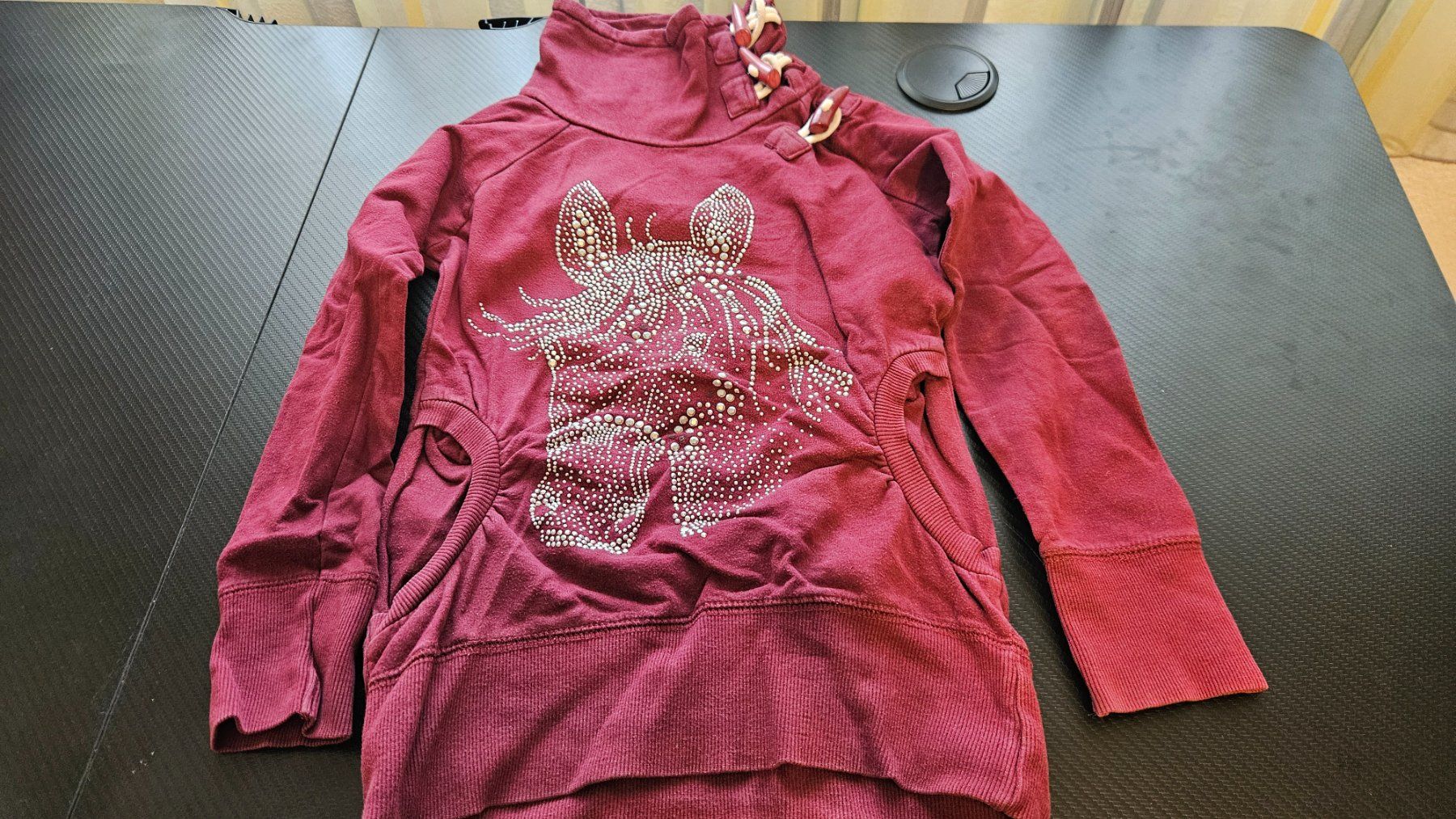 C&A Pullover & Sweatshirts: Süsses Mädchen-pullover, Grösse 134 – Gebraucht aus Escholzmatt von _die_Kaempferin