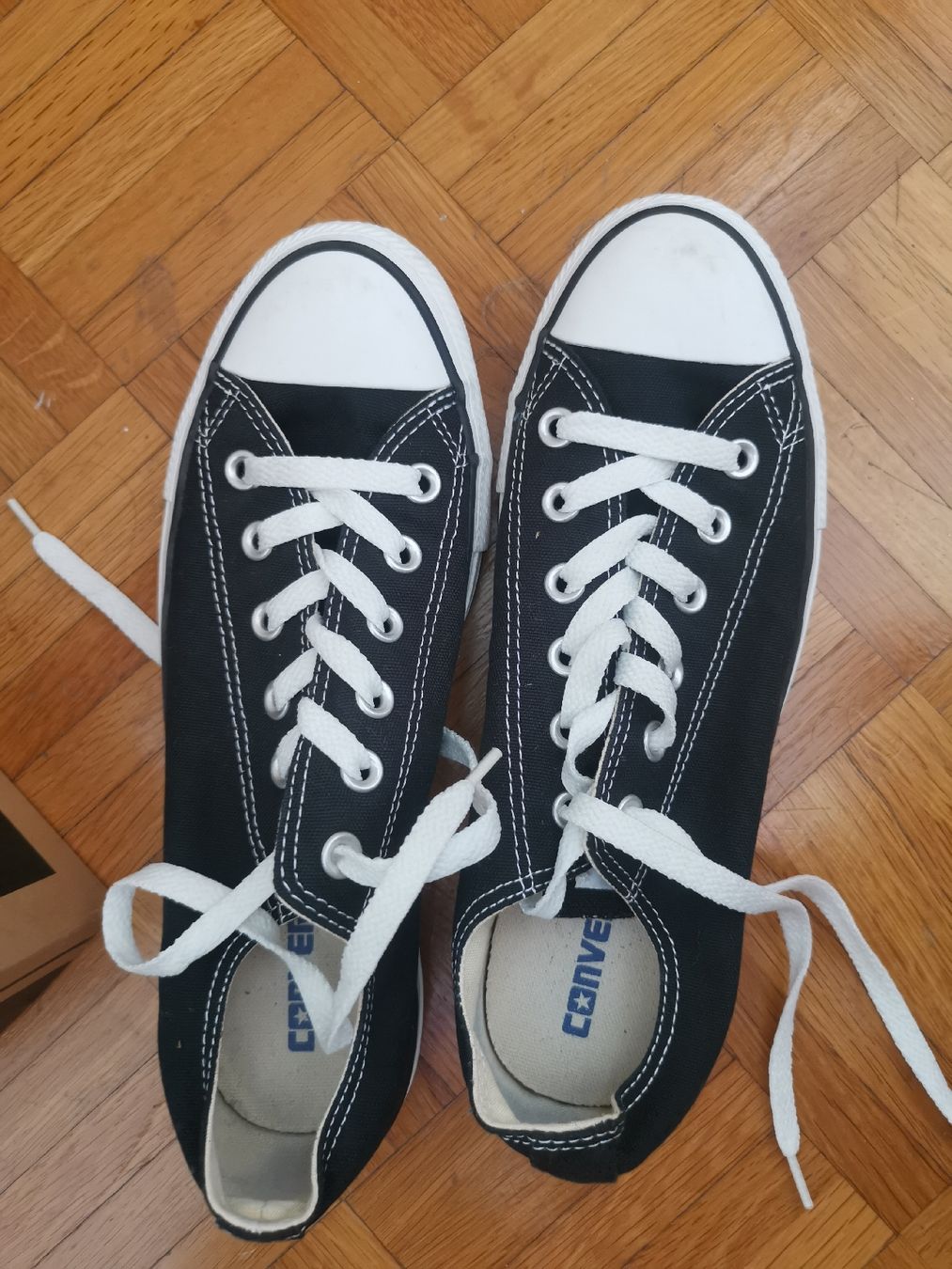 Chaussures hommes: Converses basses noires EU40 – D'occasion à meggen par VICCHLU