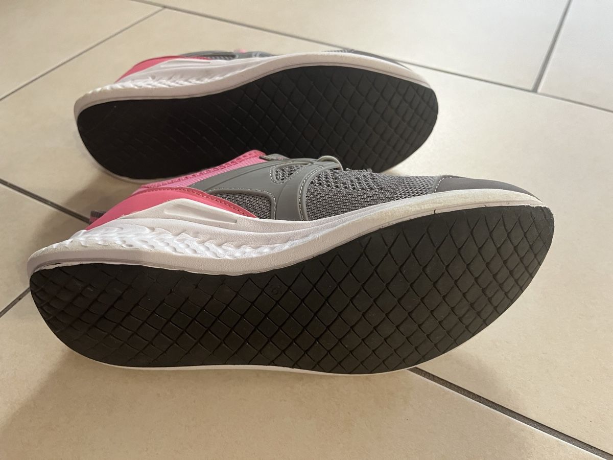 Scarpe per ragazze: Venice Sportschuhe Gr. 35 – Nuovo (secondo la descrizione) da Küssnacht am Rigi venduto da icbicb 3