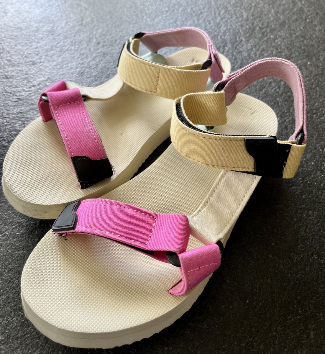 Scarpe da donna: Sommer Sandalen Grösse 37 – Usato da Ittigen venduto da franzis6