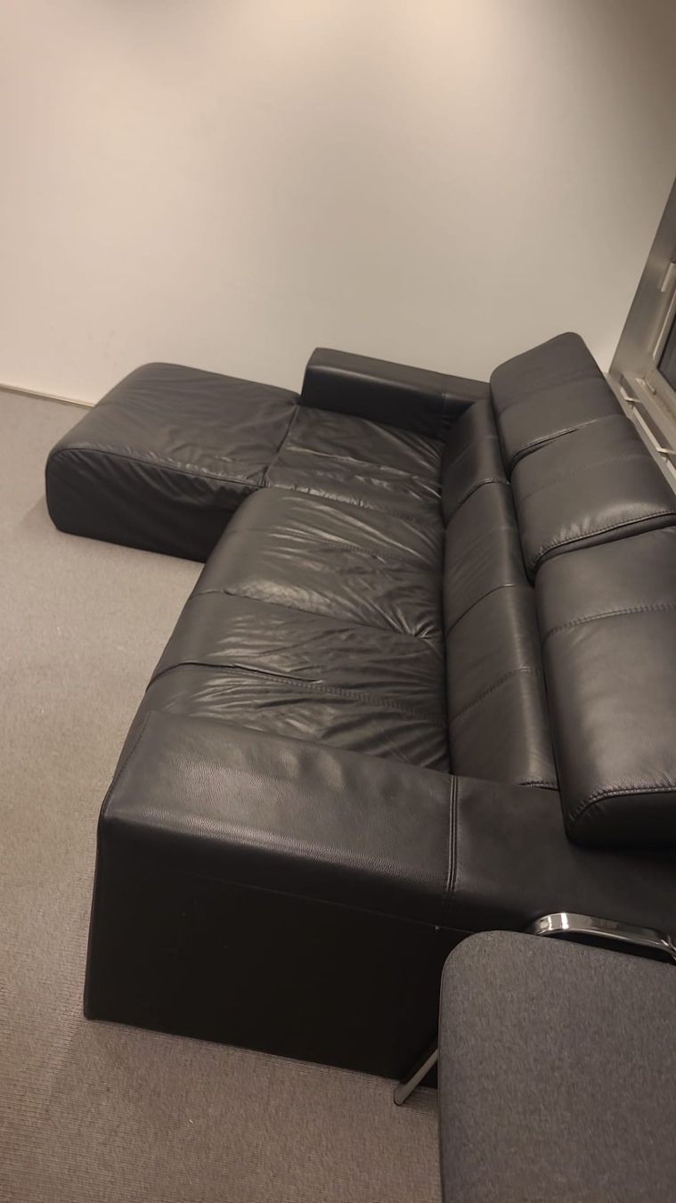 Sofas: Möbel Pfister Echtleder Ecksofa schwarz mit Longchair – Gebraucht aus Baden von dav_657t 3