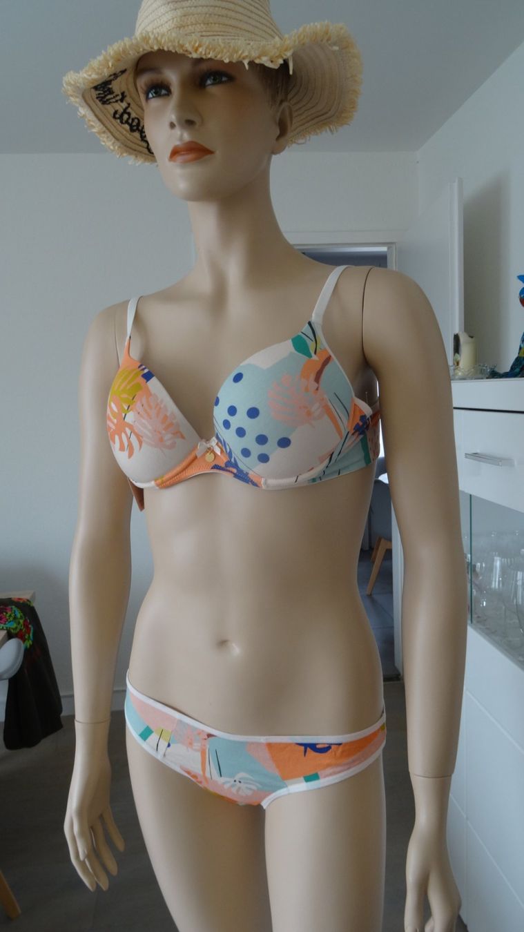 Costumi da bagno & Bikini: Bikini Sommer Set Gr M Neu mit Etikett Bunt Gemustert. – Nuovo (secondo la descrizione) da Ehrendingen venduto da CHMEX 9