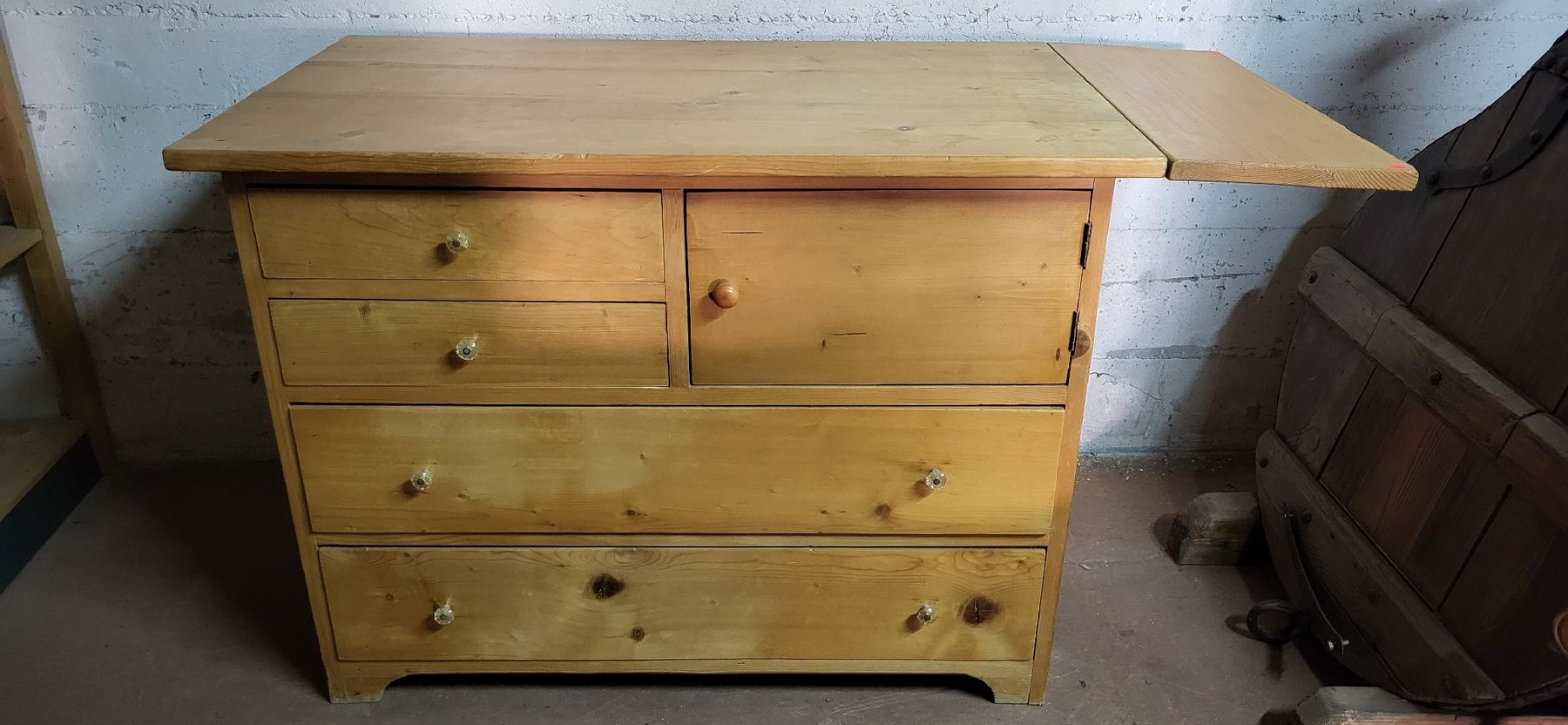 Kommoden: Komode Tannenholz  – Gebraucht aus Bellach von Kebjeer
