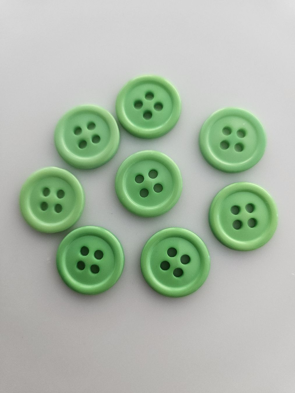 Boutons: 8 Knöpfe hellgrün – D'occasion à Nürensdorf par cul_b7h6