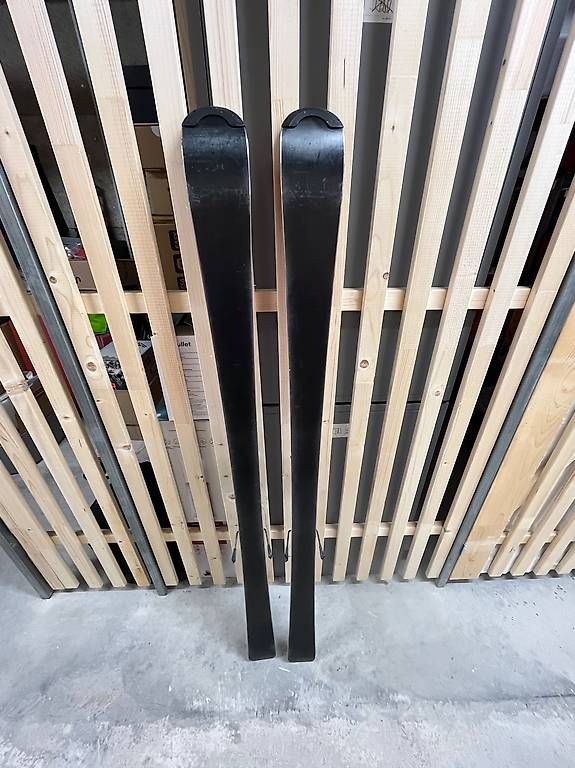 Skis: Skis + poles – Gebraucht aus Carouge GE von kat_g2dp 1