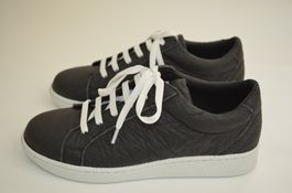 Sneaker Gr. 39 schwarz aus "Pinatex", von NAE