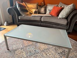 Moderner Design Wohnzimmertisch mit Glasplatte