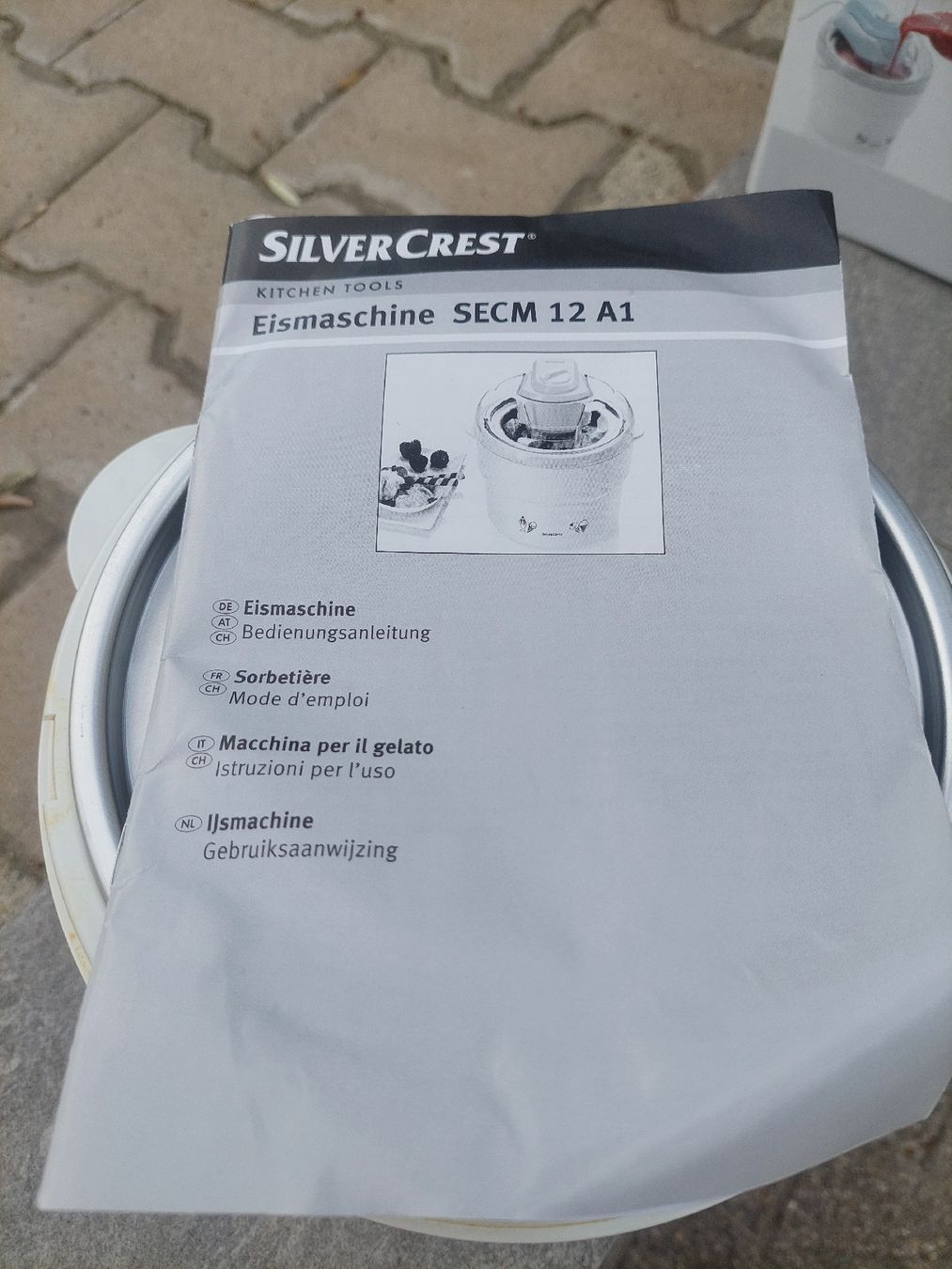 SilverCrest Küchengeräte: SILVERCREST Eismaschine SECM 12 A1 neuwertig – Gebraucht aus Crésuz von NgauNgau 4