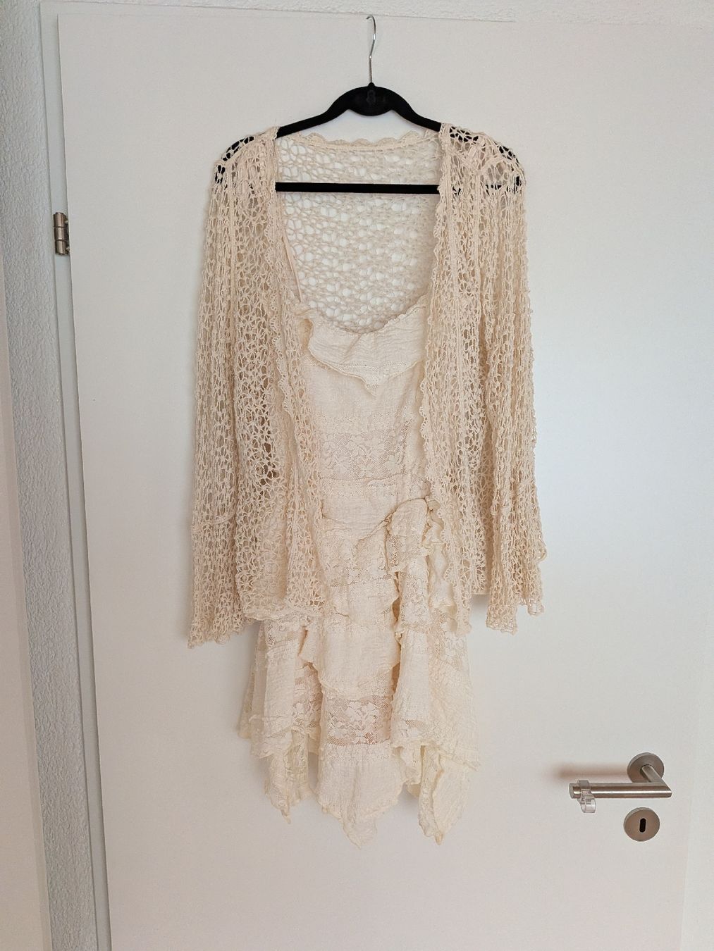 Tute: CIDER Jumpsuit (XS) mit passendem Jäckchen Beige – Usato da Wollerau venduto da skyfall007 4
