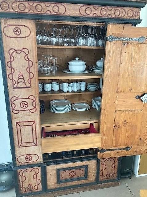 Armadi: Antiker Holz-Schrank – Usato da Pfäffikon ZH venduto da tin_6jvl 2