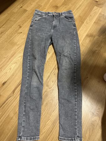 Pantalon gris BERSHKA