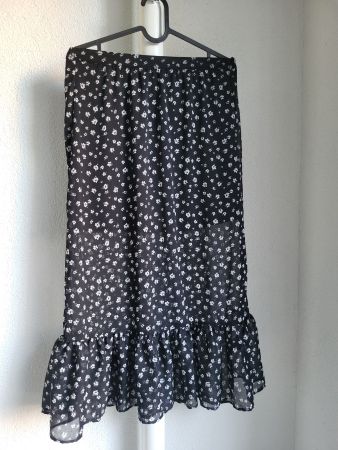 H&m schwarzer Rock mit Blumen XS ungetragen