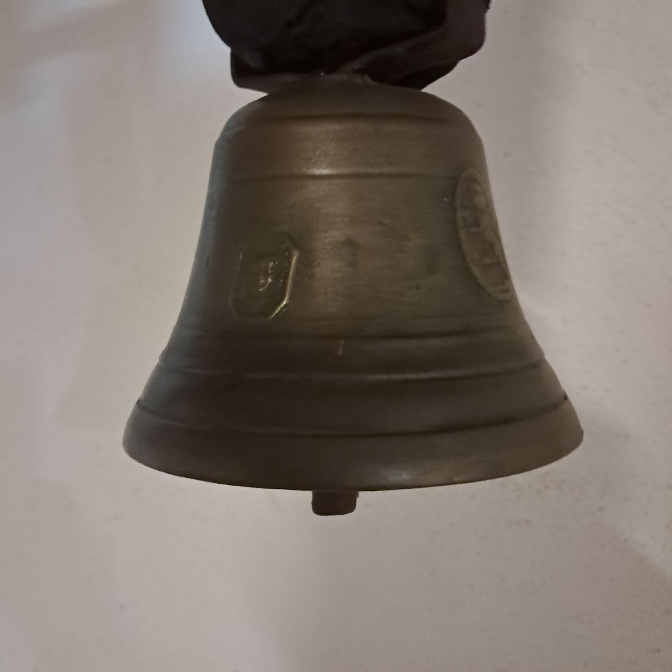 Cloches & sonnailles: ANTIKE Kleine Glocke ab 2Fr.  – D'occasion à Murten par SHETHOF 4