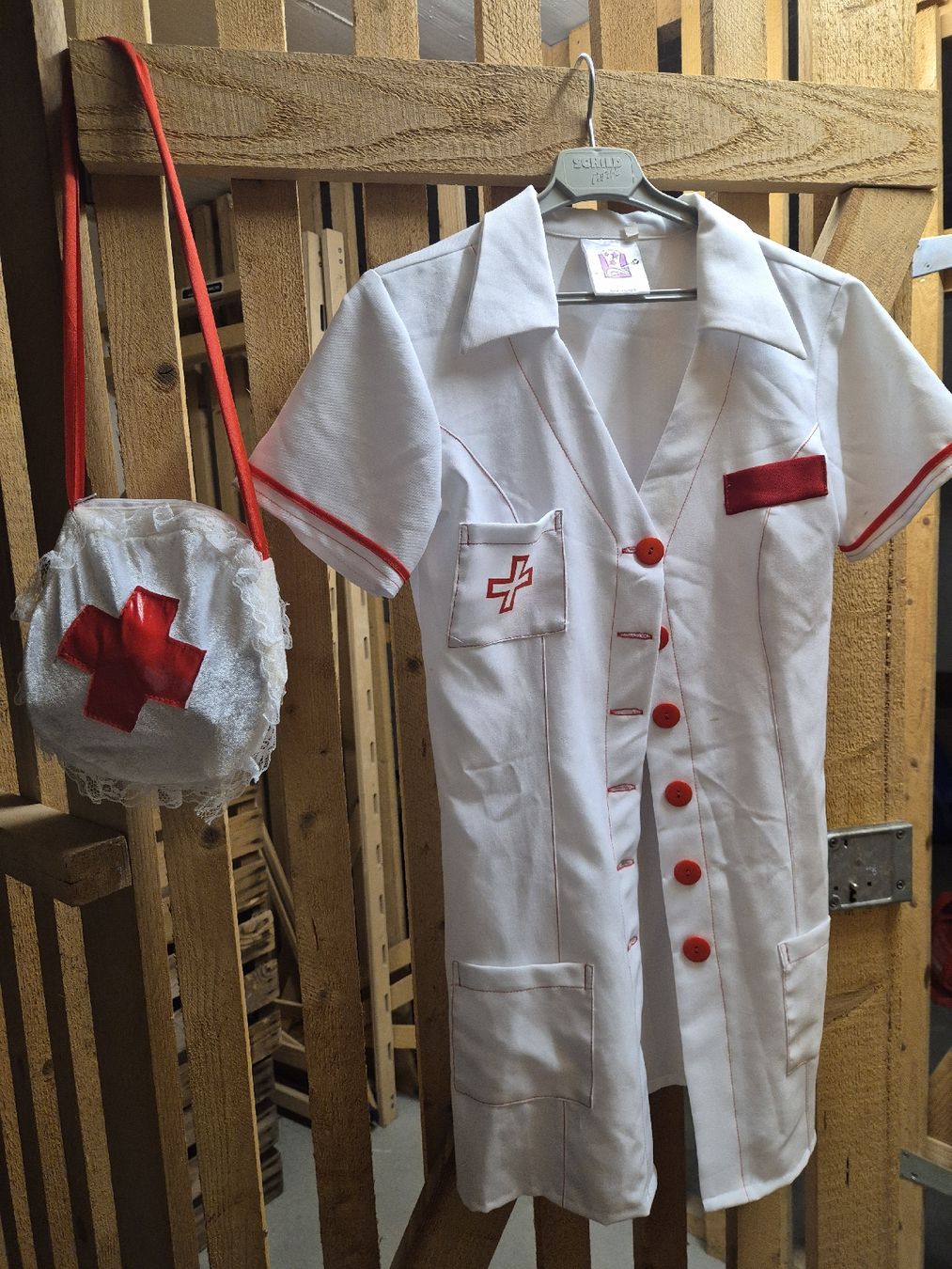 Costumi: Krankenschwester Kostüm – Usato da Cham venduto da azebaa