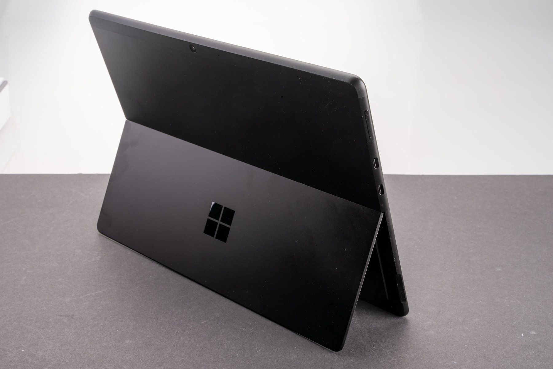 Microsoft Tablet PC: Surface Pro X | 13" | 128 GB | 8 GB RAM – Usato da Dietlikon venduto da phi_j5l6 1