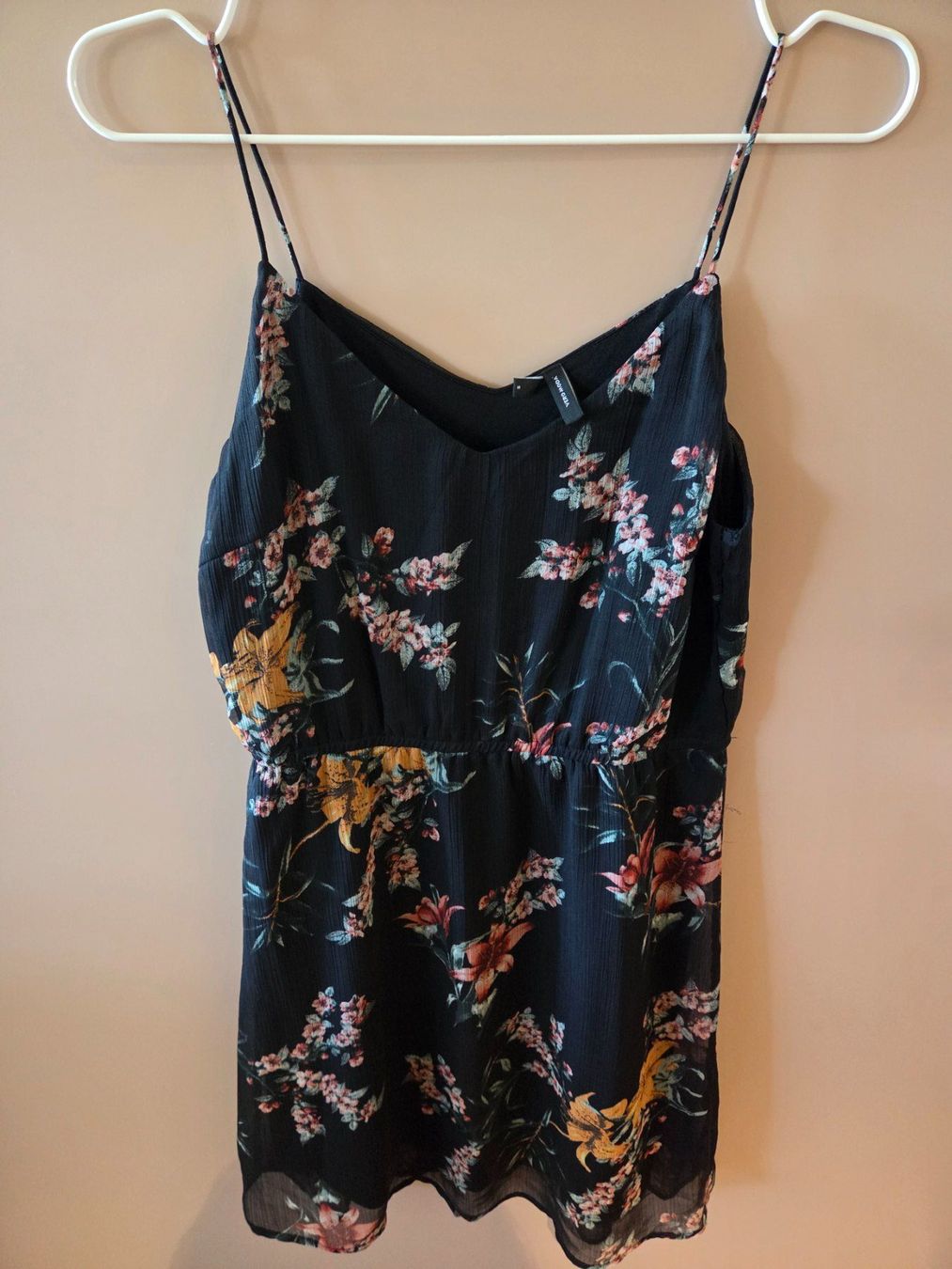 Vero Moda Kleider: Vero Moda Sommerkleid 👗🌻🌹🌷 – Gebraucht aus Emmen von GrabandGo 1