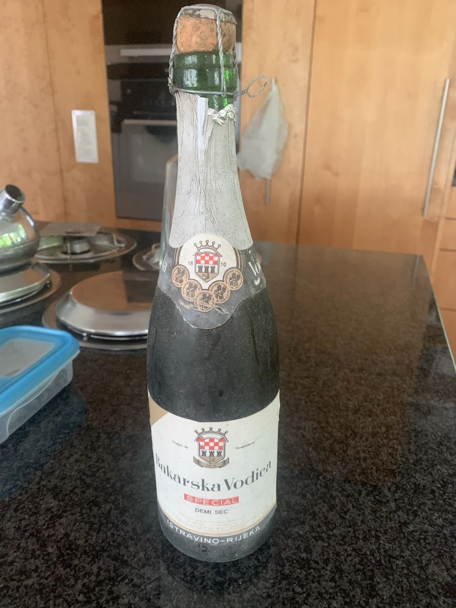 Bouteilles: Alte Schaumweinflasche 1982 oder früher, geöffnet  – D'occasion à Brugg AG par Simone92