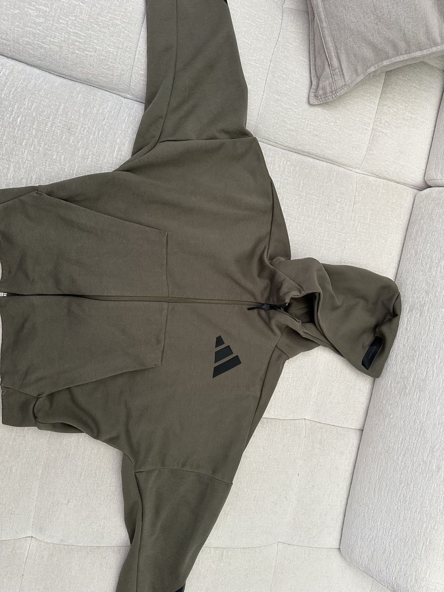 Adidas Jacken: Hoodie Adidas – Gebraucht aus Rudolfstetten von Jenna.Bananna