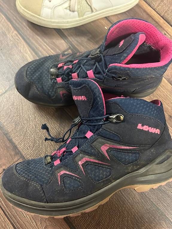 Chaussures filles: Mädchenschuhe Gr. 35 und 36 – D'occasion à Herrliberg par elderberryfairy 3