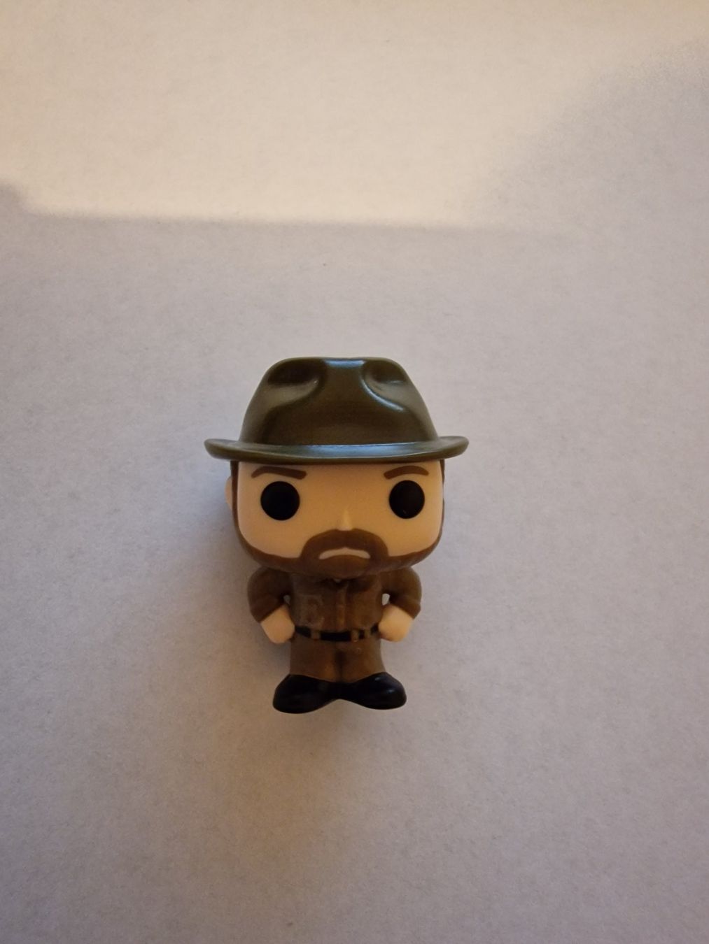 Funko Statuette: Stranger Things Kinder Joy Figur Hopper – Nuovo (secondo la descrizione) da Koppigen venduto da Kellerfundsachen