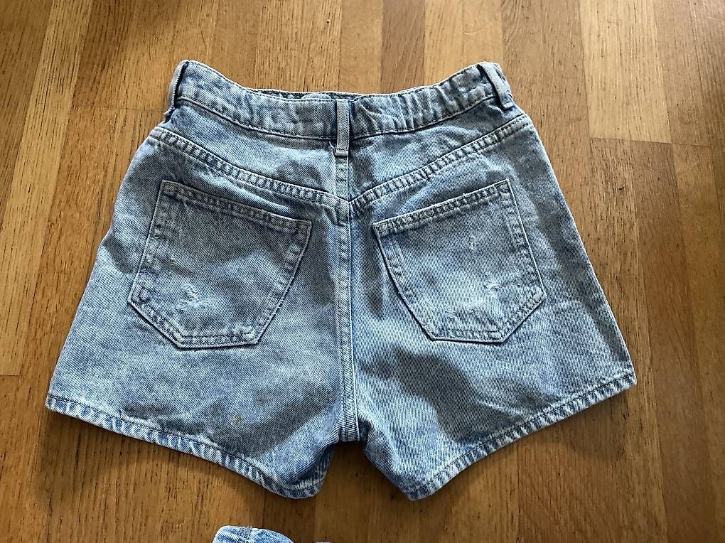 Hosen: kurze mädchen Hose Gr.146 – Gebraucht aus Wildhaus von Yoursports 1