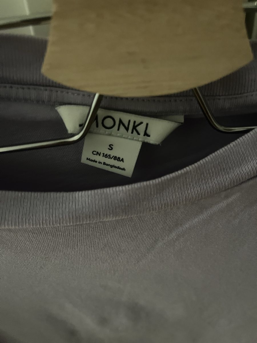 Monki T-shirt: Monki t-shirt – Usato da Zürich venduto da cat_rsn7 1
