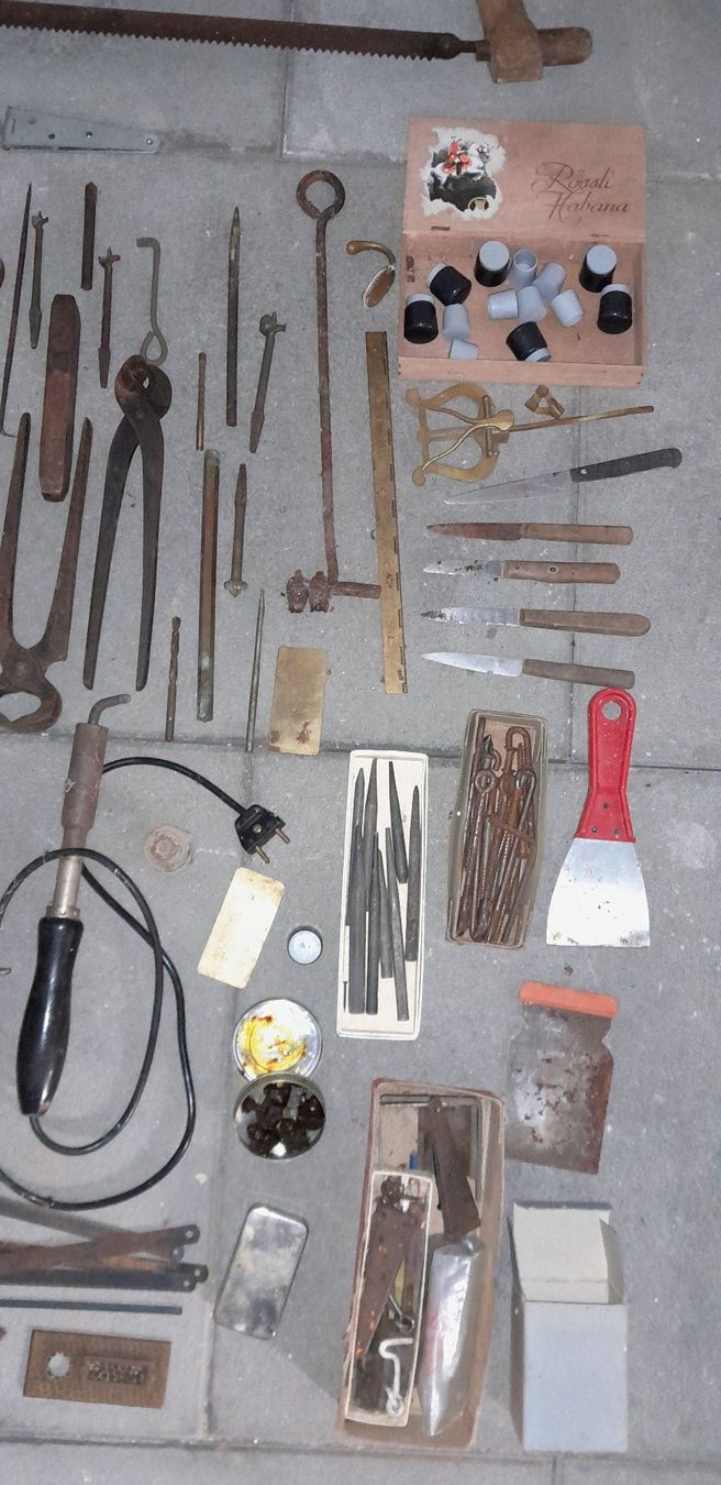 Tutti gli attrezzi: Altes Werkzeug – Usato da Liesberg venduto da Ragged 4