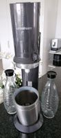 SodaStream mit fast voller Co2-Patrone + 2 Glasflaschen