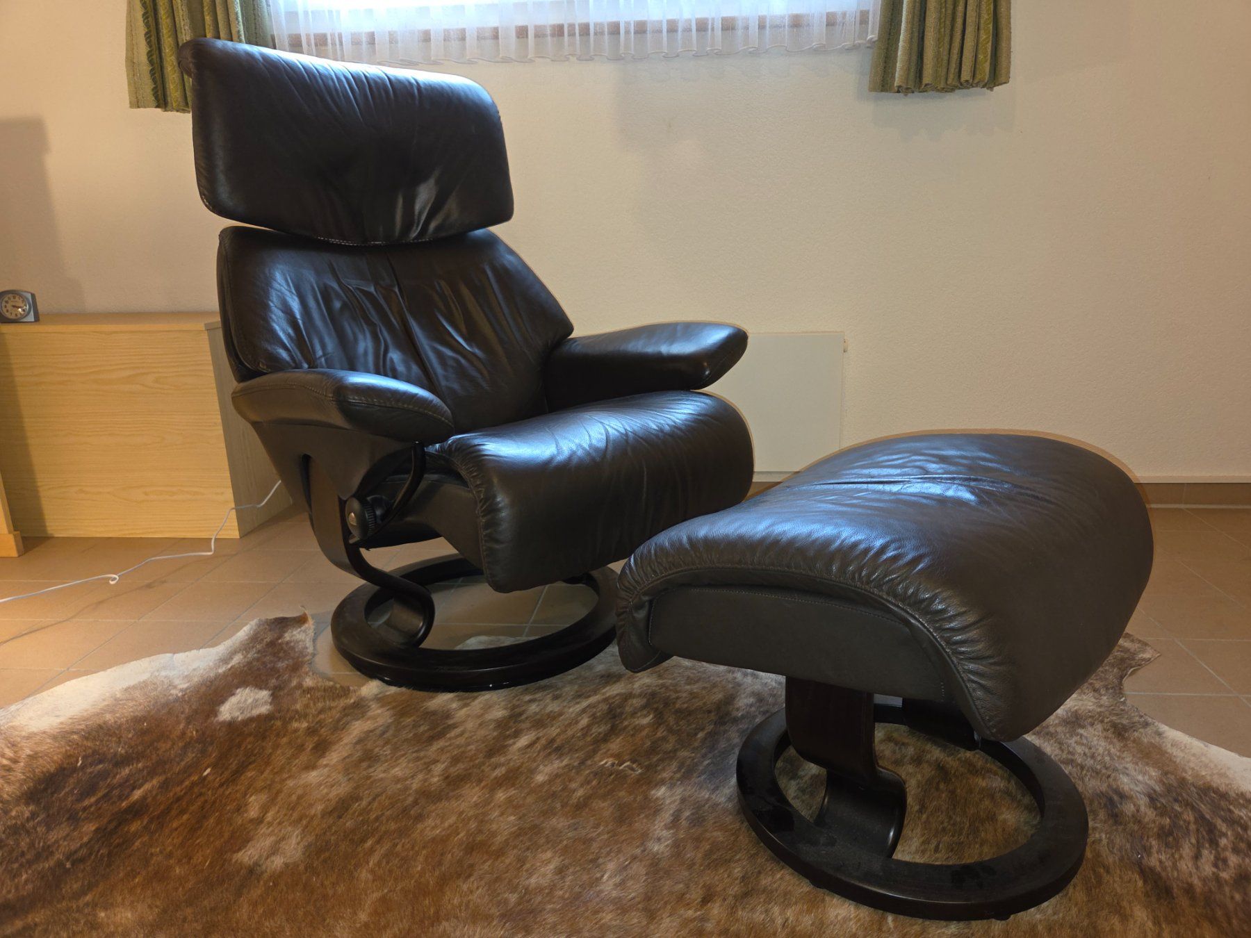 Stressless Sessel: Stressless Leder Sessel & Hocker – Gebraucht aus Magden von rhe_fs8s