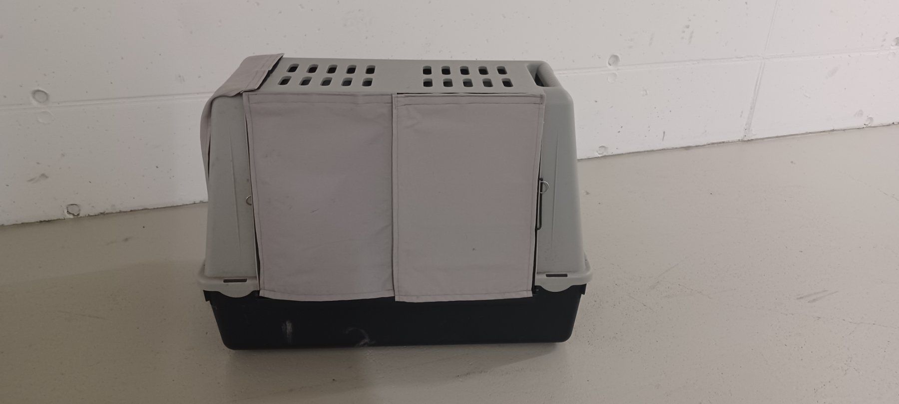 Gabbie, trasporto & Sicurezza: Gut erhaltene Transportbox für Hunde oder Katzen. – Usato da Luzern venduto da spyro-gyra 6