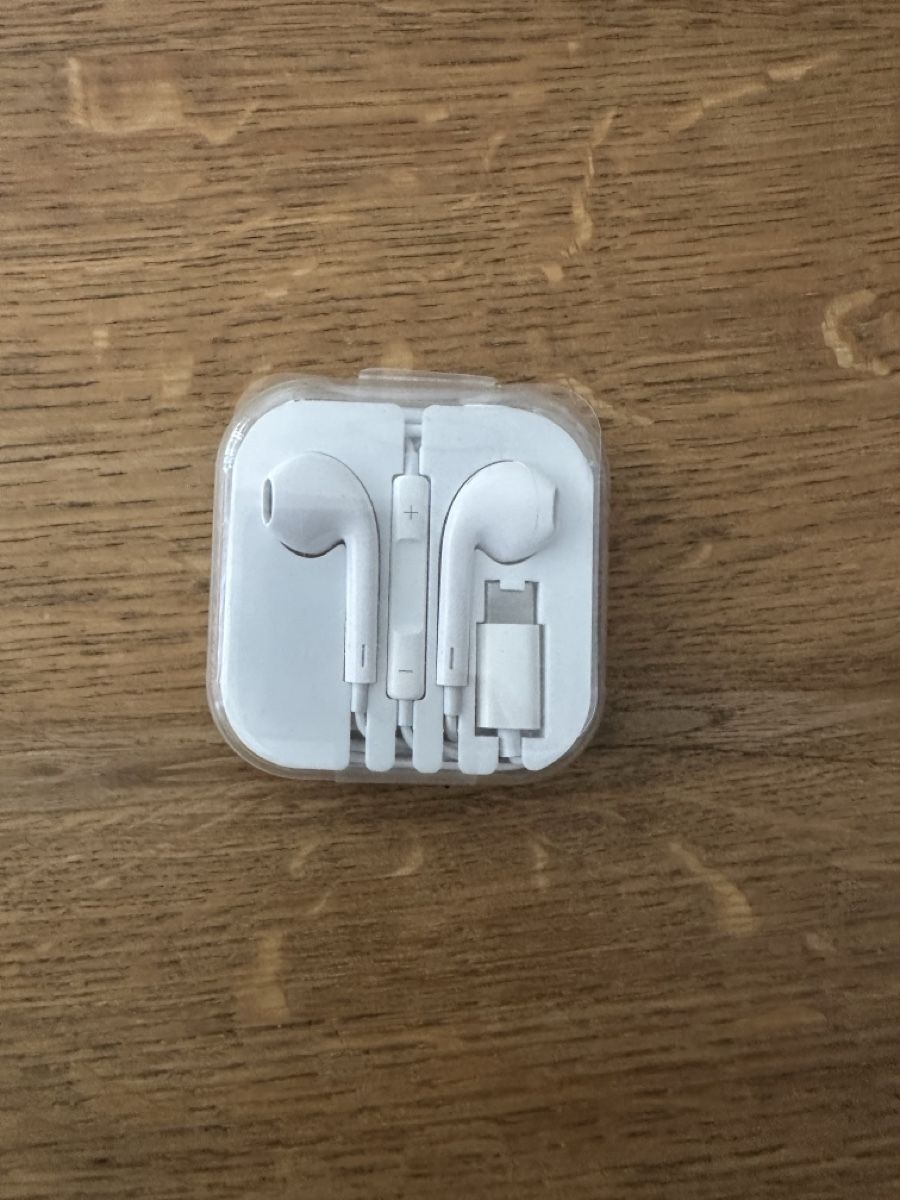 Kopfhörer: Kopfhörer USB C Anschluss neu – Neu und originalverpackt aus Dietikon von sal_zdn5