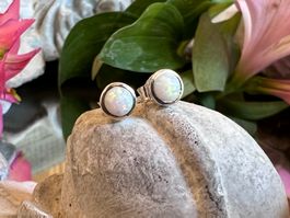 Opal Ohrstecker rund Ø: 6mm - schlicht in Silber - Milchopal