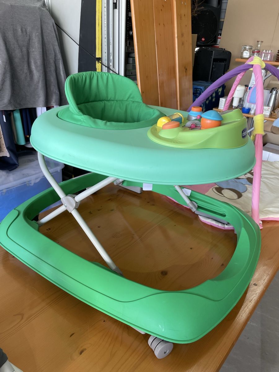 Chicco Sdraiette & Sdraiette a dondolo: Konvolut Chicco Babyspielsachen – Usato da Wünnewil venduto da 2day 2