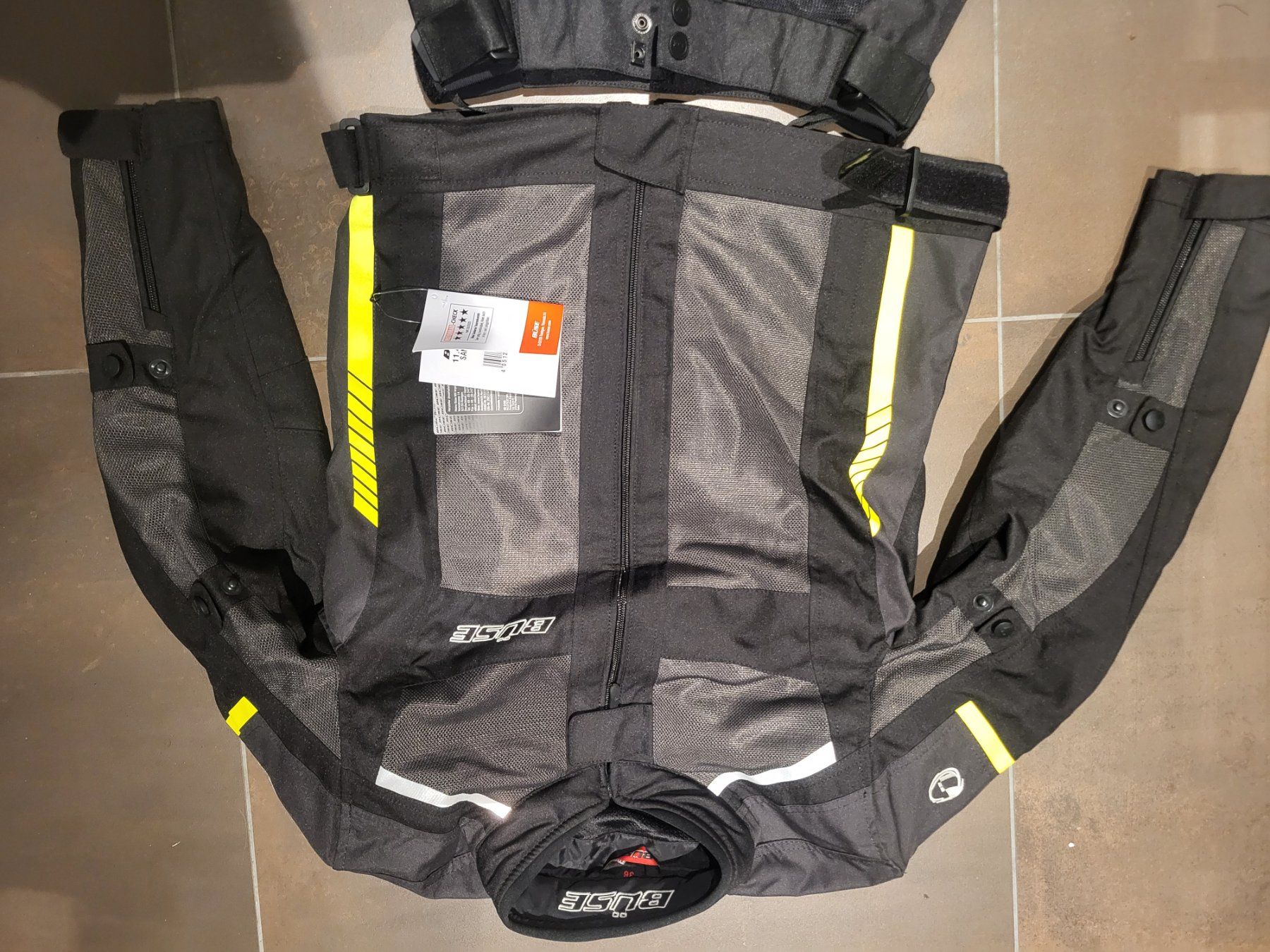 Lotti di vestiti: Ensemble moto BUSE noir jaune taille L neuf – Nuovo (secondo la descrizione) da Moutier venduto da ame_25z6 2