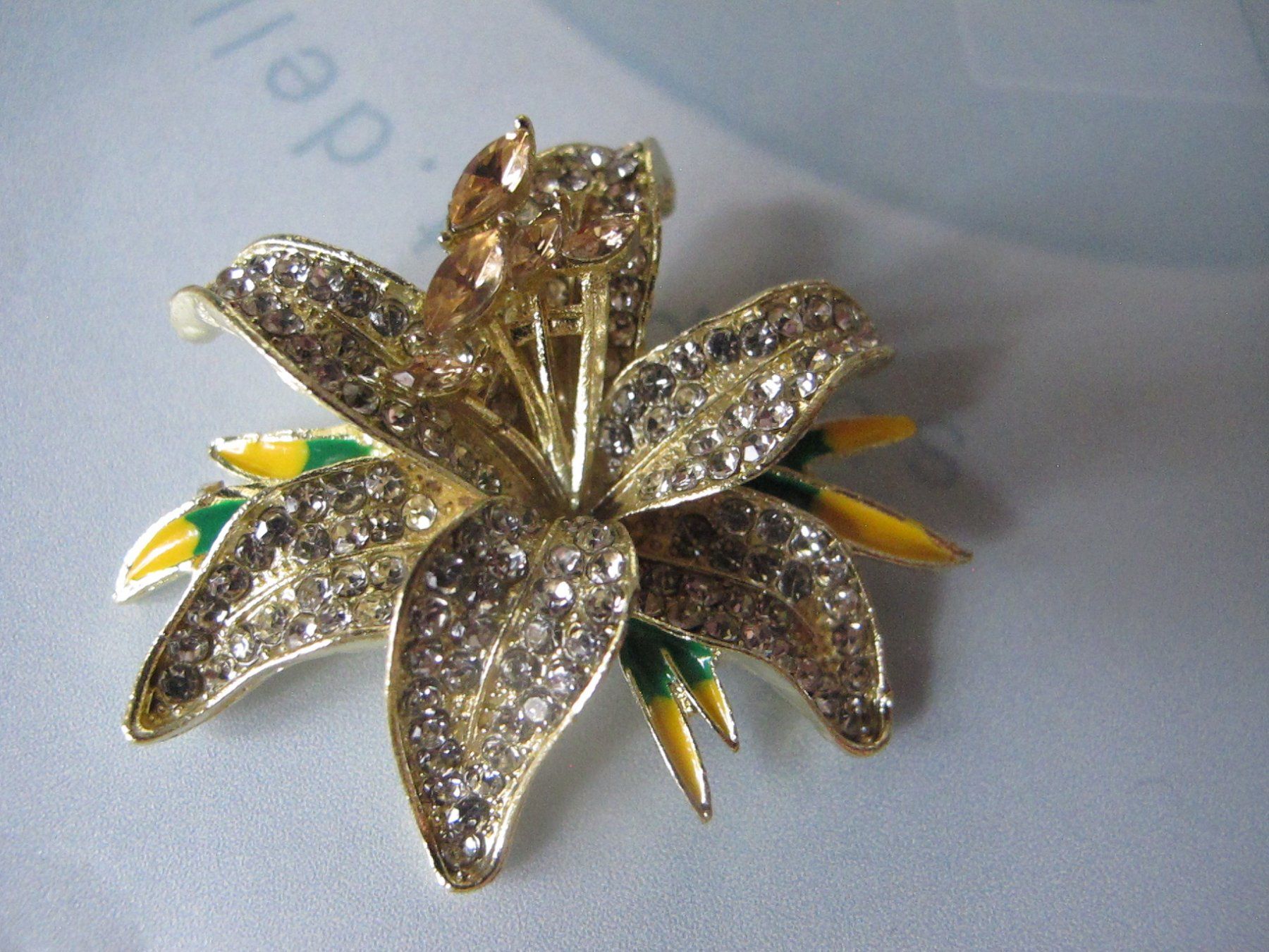 Broschen & Nadeln: Brosche, vergoldet mit Strass - Blumendesign! – Neu (gemäss Beschreibung) aus Löhningen von Chimae67 1