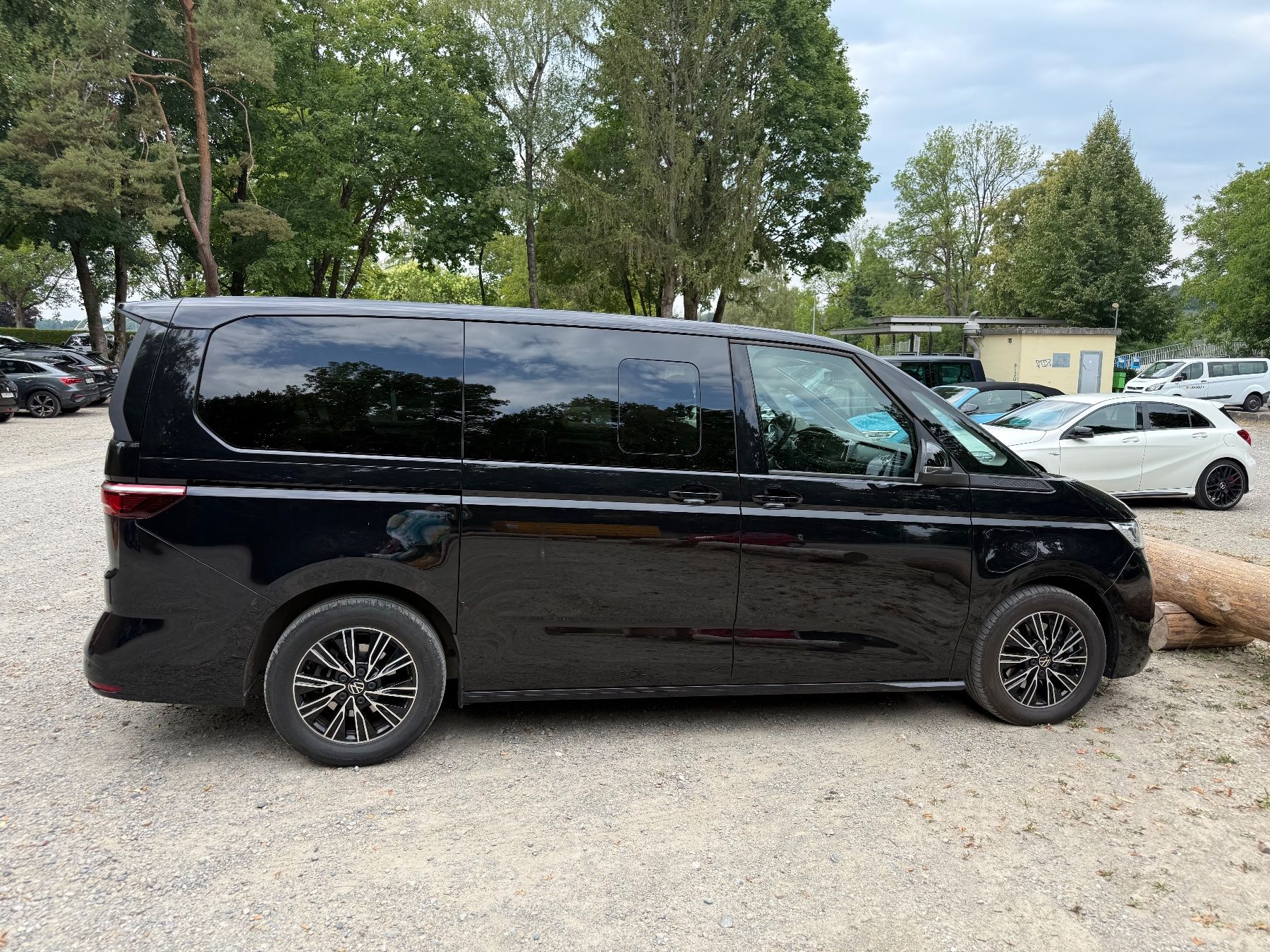 VW Autos: T7 Multivan lang – D'occasion à Henggart par Klebstoff