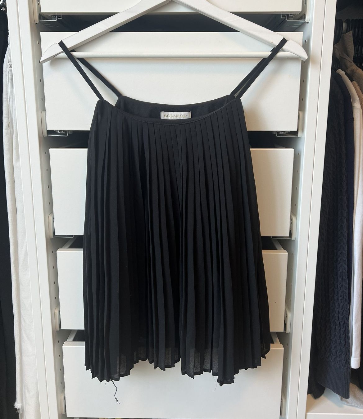 Tops: Solange Plissee-Top schwarz – D'occasion à Bülach par deinmica