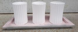3 weisse Blumenvasen - Vase - Vasen - Deko - mit Unterlage